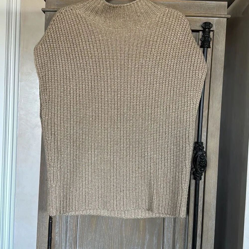 Ellie Tahari Mock Neck Sleeveless Sweater size  medium